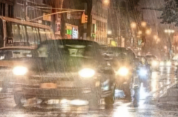 人保车险|雨季车辆易损，车险如何为你分担风险？