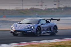 国产纯电超跑仰望U9上市 售价168万元/极速超309km/h