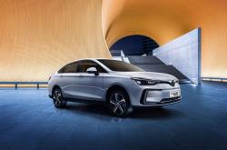 中国人保携手镇江北汽鹏龙汽车购车嘉年华