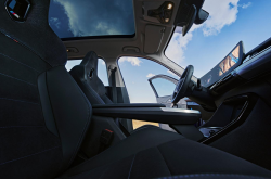 特斯拉指向一座山，蔚来踩出一条路