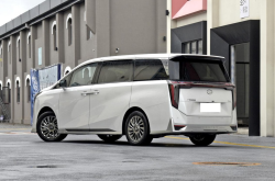 广汽传祺M8宗师先锋版正式上市 售价29.58万