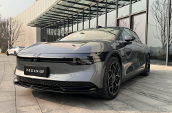 极氪007后驱增强版上市 售价20.99万元