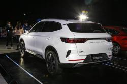 北京车展亮相 比亚迪秦L官图正式发布