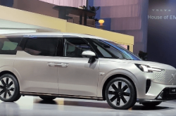 开启豪华MPV新时代 沃尔沃首款纯电豪华MPV EM90全球首发