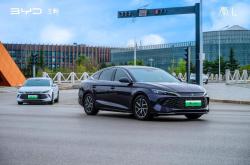 引领中级 开创油耗2时代 秦L DM-i万人交车暨千媒众测开营