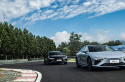 续航出色/发动机安静 试驾哪吒S增程版