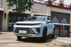 星途追风C-DM实车首发亮相 搭载1.5T插混