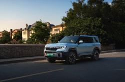 “温暖迎新春，人保车险守护每一程”中国人保携手徐州方程豹汽车续保宣传