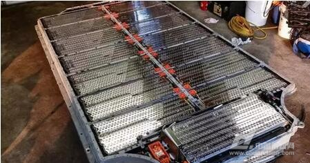 得克萨斯农工大学使用量子力学新方法改进锂金属电池